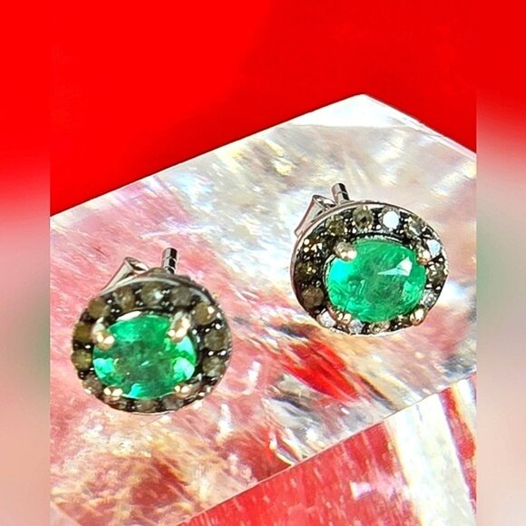 925 Sterling Silver Stud Earrings with Natural Emerald 6x5mm & Natural Diamonds - Picture 6 of 6